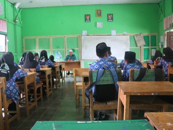 Siswa-Siswi MTsN 3 HSU menjalani pembelajaran di Bulan Suci Ramadhan Siswa-Siswi MTsN 3 HSU menjalani pembelajaran di Bulan Suci Ramadhan