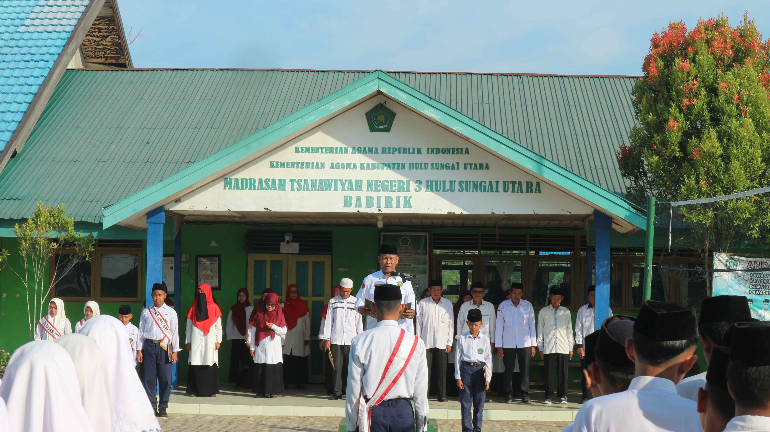 MTsN 3 HSU Gelar Apel Sumpah Pemuda: Maju Bersama Indonesia Raya MTsN 3 HSU Gelar Apel Sumpah Pemuda: Maju Bersama Indonesia Raya