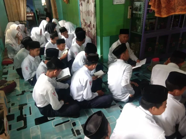 MTsN 3 HSU Gelar Takziah, Wujud Kepedulian untuk Siswa yang Berduka MTsN 3 HSU Gelar Takziah, Wujud Kepedulian untuk Siswa yang Berduka