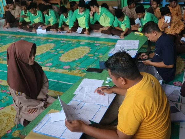 41 Siswa Terima Buku Tabungan dan Kartu PIP Tahap 2 di MTsN 3 HSU