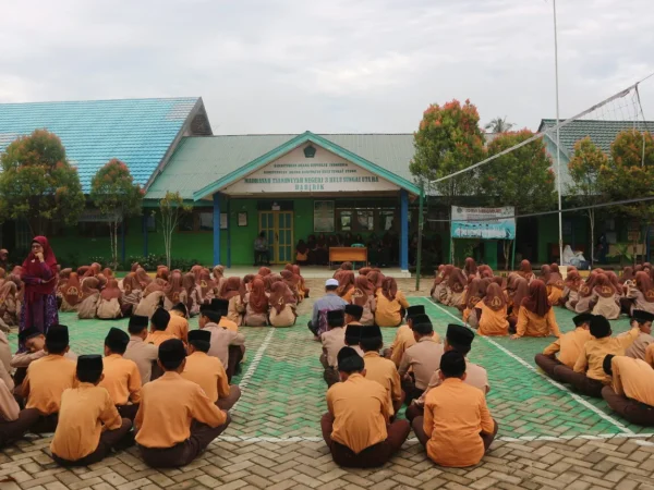 Ajang Gali Bakat dan Percaya Diri, MTsN 3 HSU Kembali Gelar Muhadharah di Semester Genap Ajang Gali Bakat dan Percaya Diri, MTsN 3 HSU Kembali Gelar Muhadharah di Semester Genap