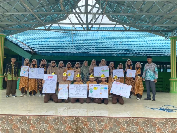 Serunya Praktek P5 Kelas 7 MTsN 3 HSU Aksi Kreatif Wujudkan Generasi Hebat Tanpa Bullying