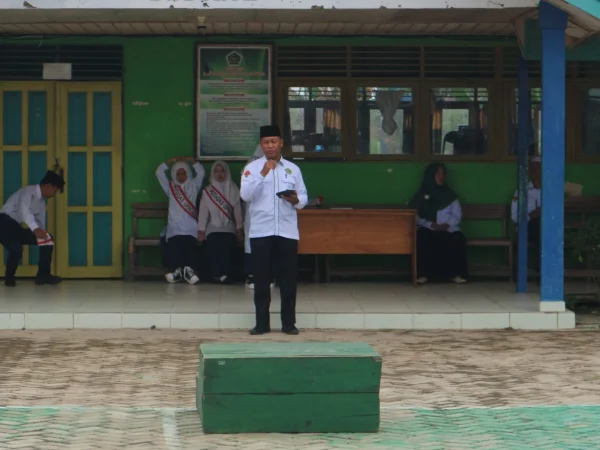 Stop Bullying, Kepala MTsN 3 HSU Tekankan Pentingnya Sikap Saling Menghormati Stop Bullying, Kepala MTsN 3 HSU Tekankan Pentingnya Sikap Saling Menghormati