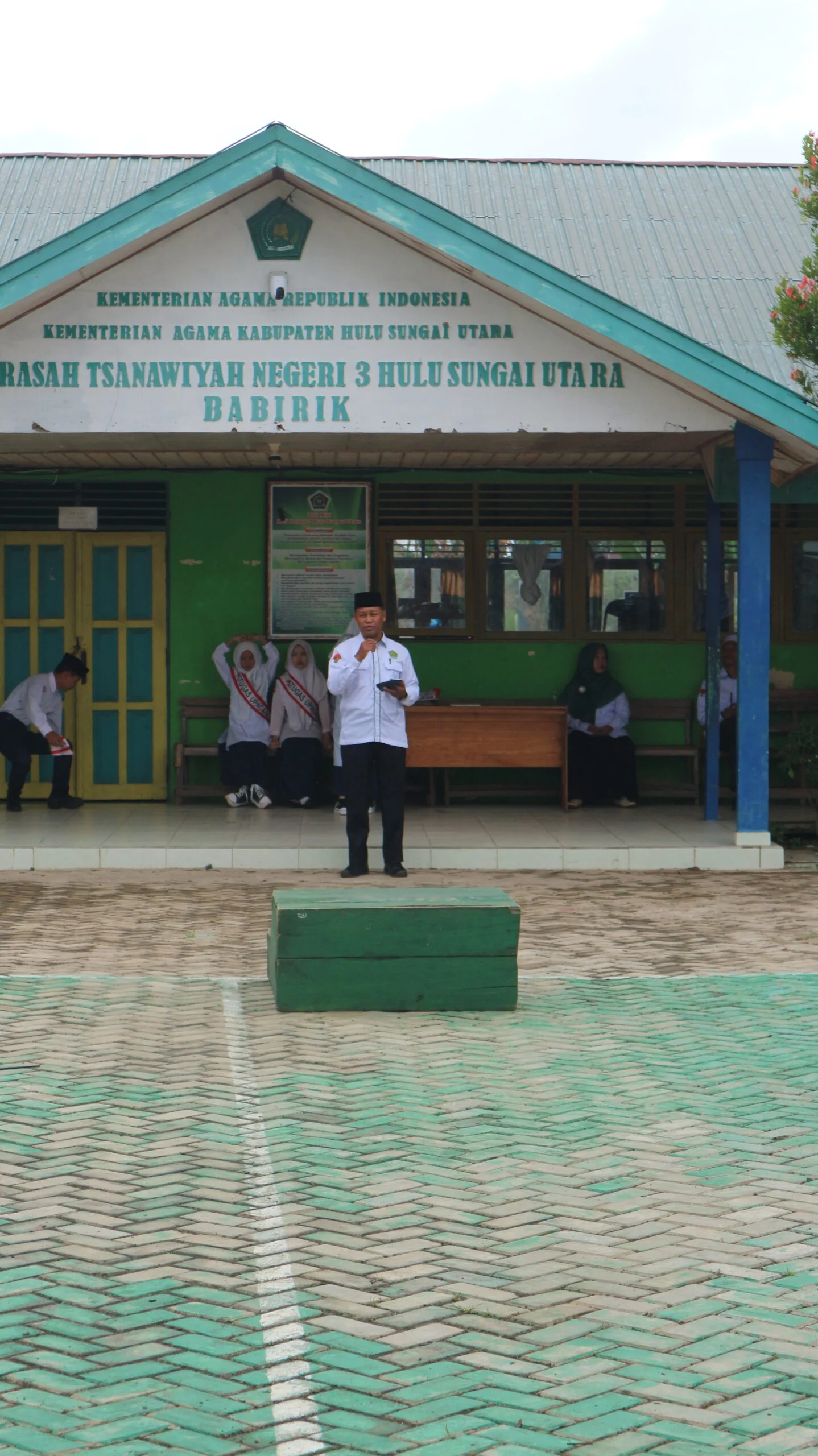 Stop Bullying, Kepala MTsN 3 HSU Tekankan Pentingnya Sikap Saling Menghormati Stop Bullying, Kepala MTsN 3 HSU Tekankan Pentingnya Sikap Saling Menghormati