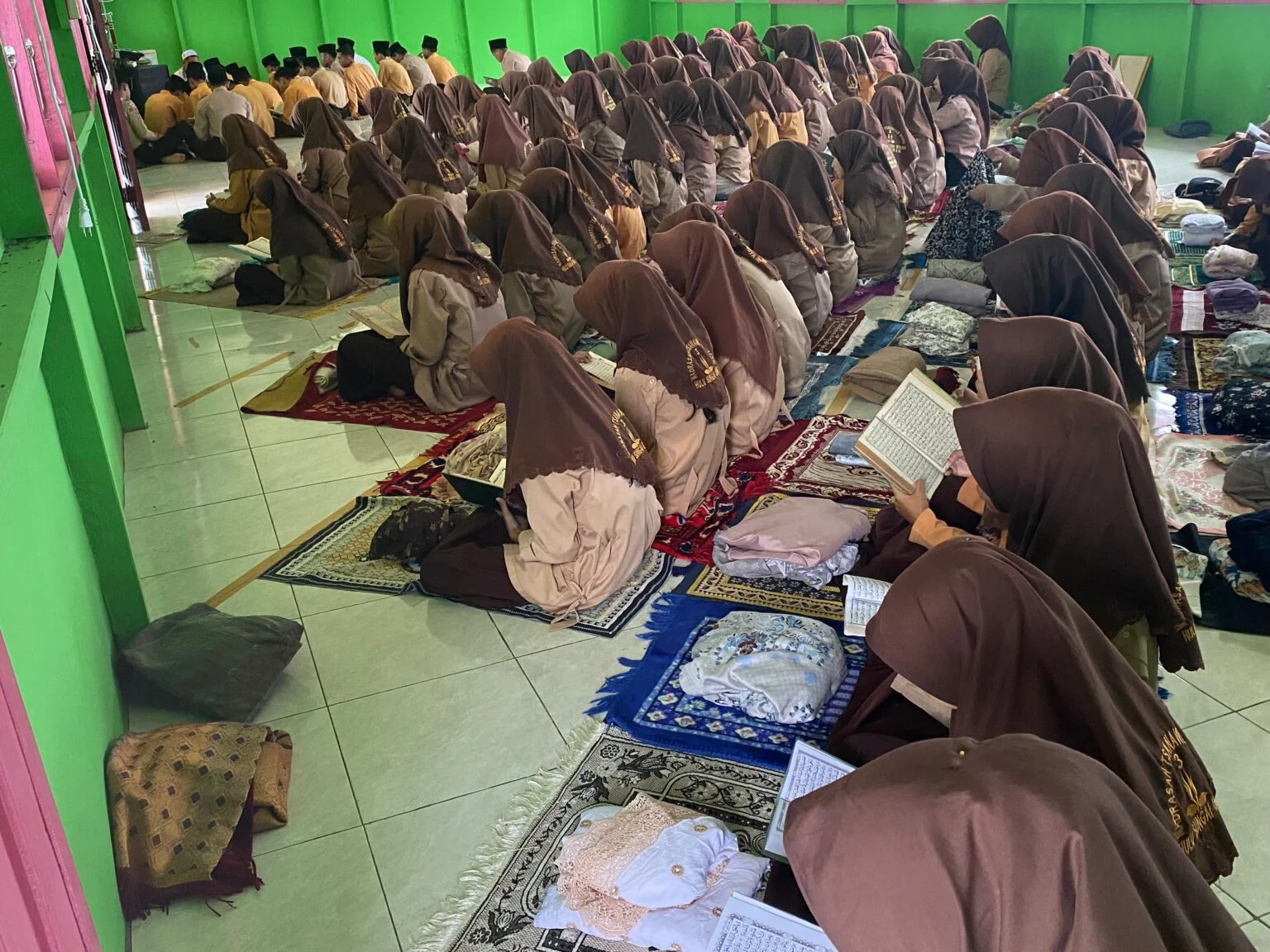 Jumat Berkah: MTsN 3 HSU Lantunkan Surah Al-Kahfi di Bulan Suci Ramadan Jumat Berkah: MTsN 3 HSU Lantunkan Surah Al-Kahfi di Bulan Suci Ramadan