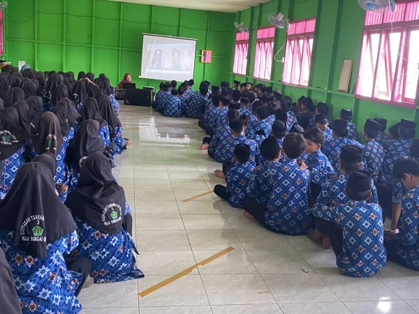 MTsN 3 HSU Gelar Nonton Bareng Kisah Nabi Yusuf untuk Menanamkan Kesabaran dan Keteguhan Iman MTsN 3 HSU Gelar Nonton Bareng Kisah Nabi Yusuf untuk Menanamkan Kesabaran dan Keteguhan Iman