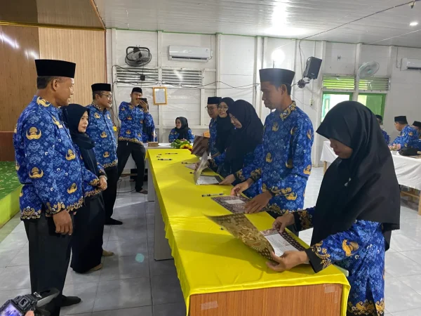 MTsN 3 HSU Gelar Penandatanganan Pakta Integritas MTsN 3 HSU Gelar Penandatanganan Pakta Integritas