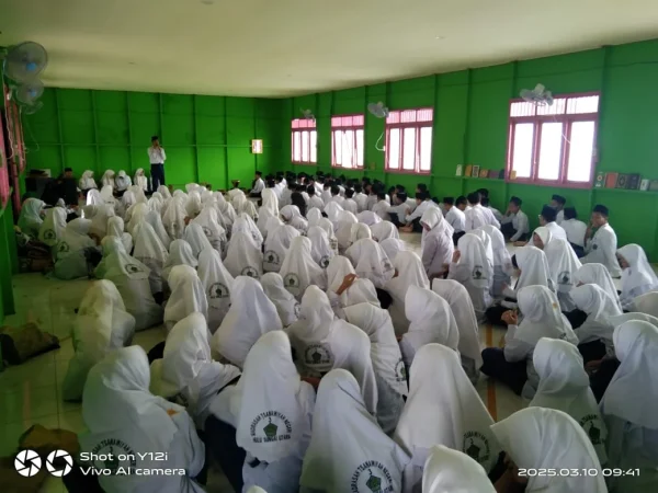 Muhadharah MTsN 3 HSU di Bulan Ramadhan: Konsisten Latih Percaya Diri Siswa Muhadharah MTsN 3 HSU di Bulan Ramadhan: Konsisten Latih Percaya Diri Siswa