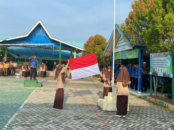 Upacara Peringatan Hari Pendidikan Nasional MTsN 3 HSU Tahun 2025 Upacara Peringatan Hari Pendidikan Nasional MTsN 3 HSU Tahun 2025