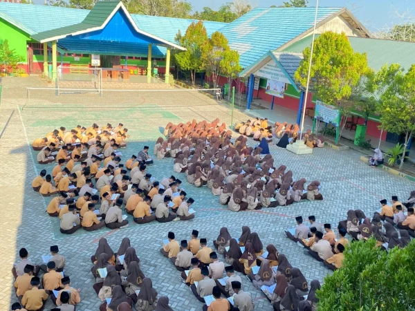 MTsN 3 HSU Melaksanakan Tadarus Al-Qur’an Dalam Rangka Hari Jadi Ke-75 Provinsi Kalimantan Selatan MTsN 3 HSU Melaksanakan Tadarus Al-Qur’an Dalam Rangka Hari Jadi Ke-75 Provinsi Kalimantan Selatan