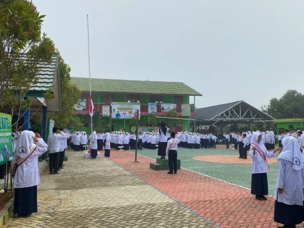 Budaya 5S Jadi Pesan Utama Pembina MTsN 3 HSU: Senyummu Adalah Sedekah Budaya 5S Jadi Pesan Utama Pembina MTsN 3 HSU: Senyummu Adalah Sedekah