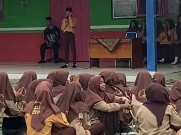 MTsN 3 HSU Aktifkan Kembali Kegiatan Muhadharah untuk Melatih Kepercayaan Diri Siswa MTsN 3 HSU Aktifkan Kembali Kegiatan Muhadharah untuk Melatih Kepercayaan Diri Siswa