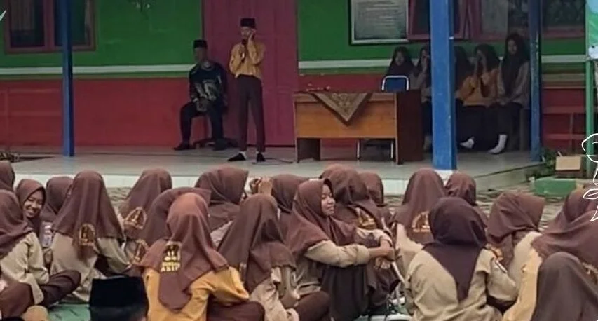 MTsN 3 HSU Aktifkan Kembali Kegiatan Muhadharah untuk Melatih Kepercayaan Diri Siswa MTsN 3 HSU Aktifkan Kembali Kegiatan Muhadharah untuk Melatih Kepercayaan Diri Siswa